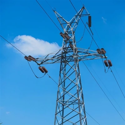 Come funziona una torre di protezione contro i fulmini intorno alle aree indu...